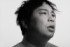 「オカンのLINE」を歌う石川晟也 