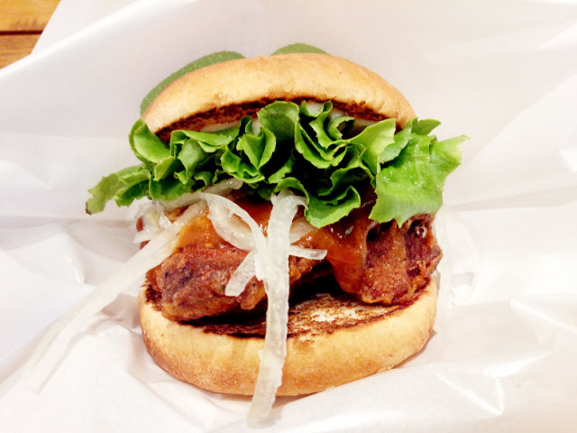 【ダイエット速報】フレッシュネスバーガーは “低糖質バンズ” にカスタムできる！ 味も香りも文句無しでうんまいッ☆