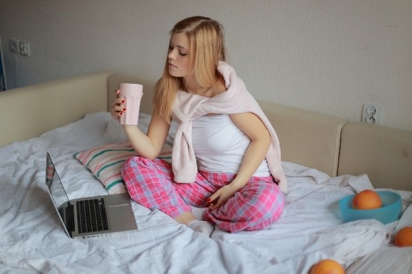 掲示板が盛り上がるから!? 夜行性の人たちに聞く「夜更かし｣がやめられない理由