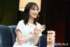 ジェンガを楽しむ山下美月（C）モデルプレス