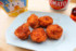 チリトマトヌードルの粉末スープをからあげクンにまぶすと!?