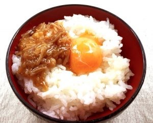 贅沢な「なめたけバターTKG」