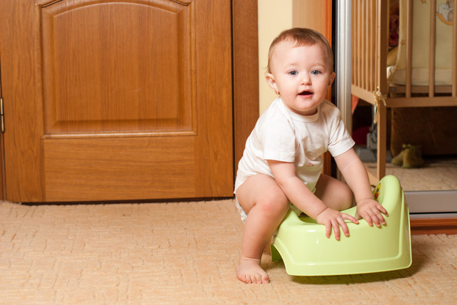 この時期を逃さないで！0歳の赤ちゃんにもできる「おむつ外し」のコツと5つのメリット