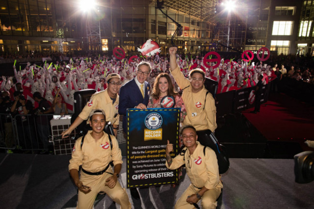 『ゴーストバスターズ』ギネス世界記録達成　263人が“ノーゴーストマーク”に変身