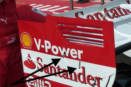 F1メカアップデート：苦闘が続くフェラーリ、リヤ翼端板にスリットを