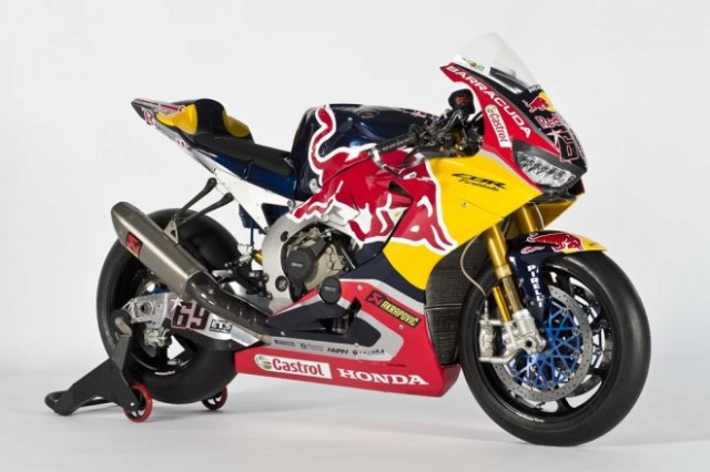 レッドブルがホンダのメインスポンサーに 17年sbk参戦体制を発表 Mixiニュース
