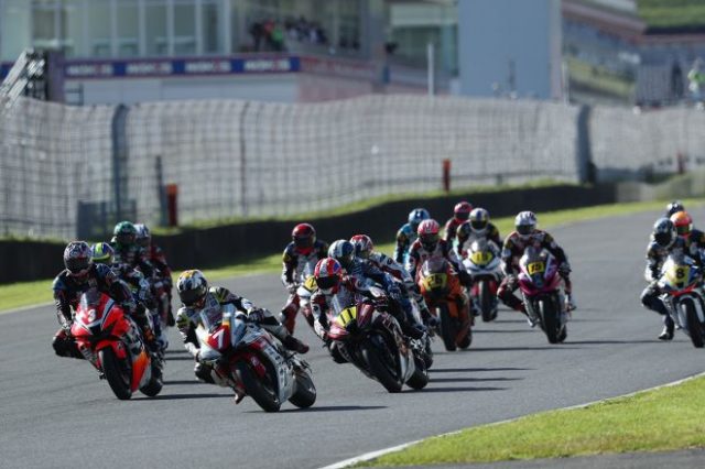 2021年全日本ロード第7戦オートポリス JSB1000 レース1 スタートシーン