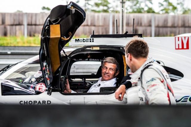 2021年9月限りでポルシェのモータースポーツ部門の総責任者の地位を退くこととなったフリッツ・エンツィンガー