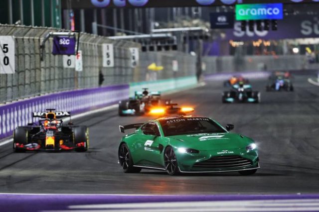 2021年F1第21戦サウジアラビアGP メルセデス勢のピットインで首位に立ったマックス・フェルスタッペン(レッドブル・ホンダ)
