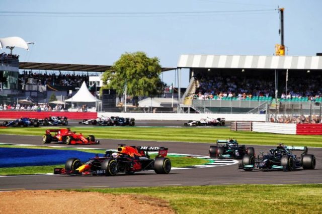 2021年F1第10戦イギリスGPスプリント予選 スタートで首位に立ったマックス・フェルスタッペン(レッドブル・ホンダ)