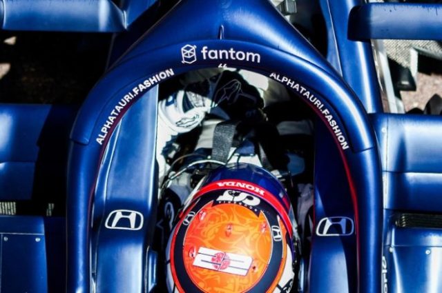 Fantomのロゴが入ったアルファタウリAT02