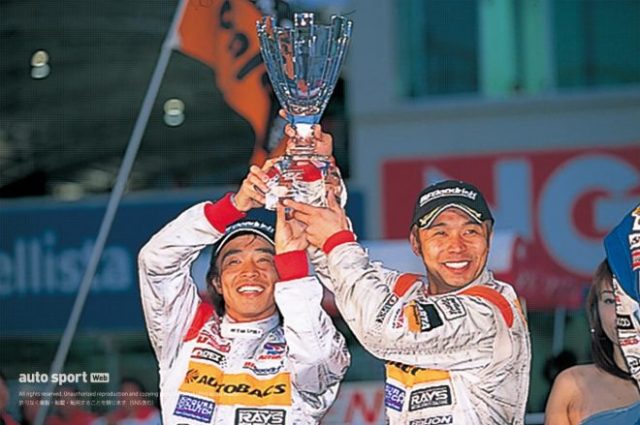 2002年にコンビを組みチャンピオンを獲得したときの新田守男と高木真一