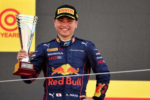 2022FIA F2第4戦バルセロナ レース1表彰台に登った岩佐歩夢(ダムス)