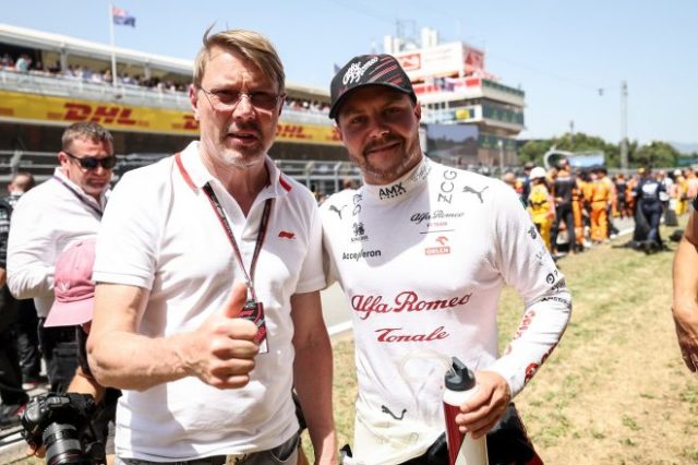 2022年F1第6戦スペインGP バルテリ・ボッタス(アルファロメオ)とミカ・ハッキネン