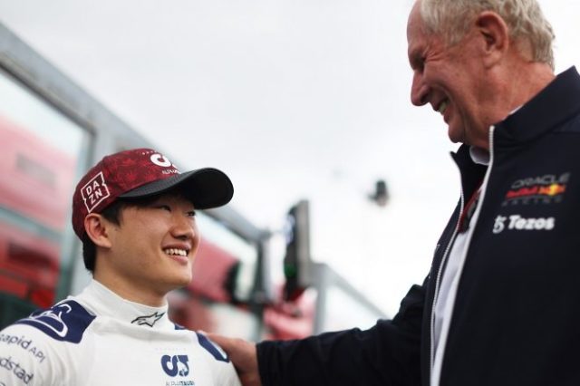 2022年F1第4戦エミリア・ロマーニャGP 角田裕毅(アルファタウリ)とレッドブル・モータースポーツコンサルタントのヘルムート・マルコ