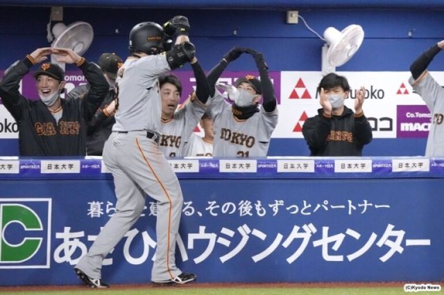 7²ó¤Ë·è¾¡ÃƤòÊü¤Ã¤¿´Ý¡Ê¼êÁ°¡Ë¤ò·Þ¤¨¤ëµð¿Í¥Ê¥¤¥ó (C)Kyodo News