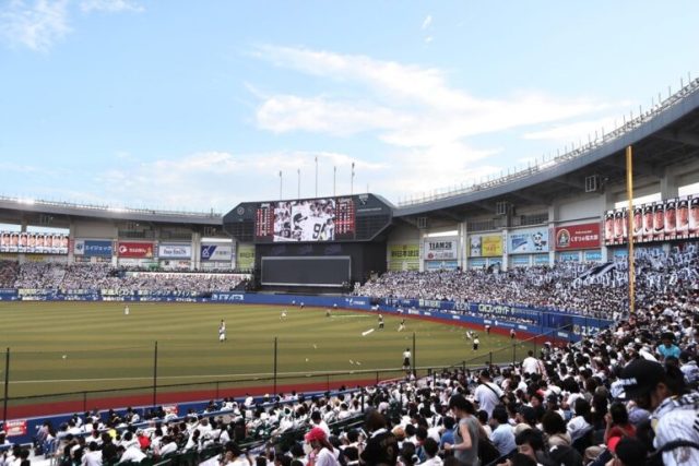 2019年9月23日福浦選手引退試合で白く染まったZOZOマリンスタジアム(球団提供)