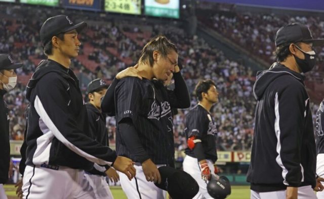 楽天に敗れ、リーグ優勝を逃したロッテナイン (C)Kyodo News