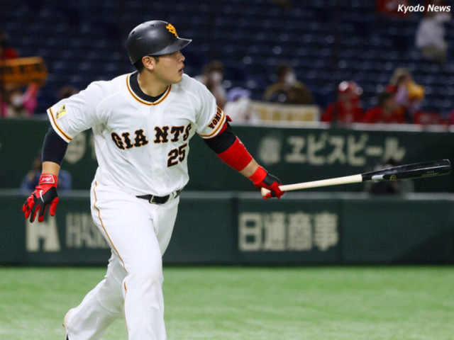 巨人・岡本和真 (C) Kyodo News