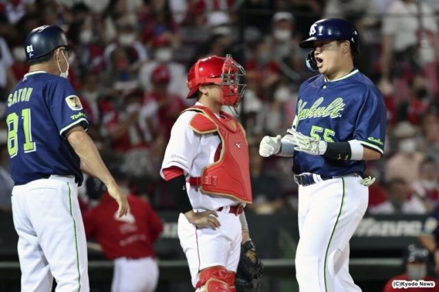 6回に逆転となる27号3ランを放ったヤクルト・村上 (C)Kyodo News
