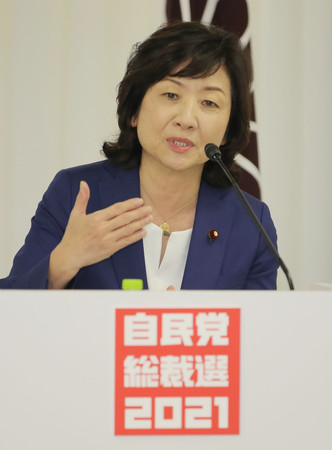 オンラインで開催された政策討論会で発言する野田聖子幹事長代行=25日午後、東京・永田町の自民党本部
