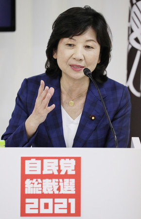オンラインで開催された自民党総裁選候補者の政策討論会で発言する野田聖子幹事長代行=26日午後、東京・永田町の同党本部
