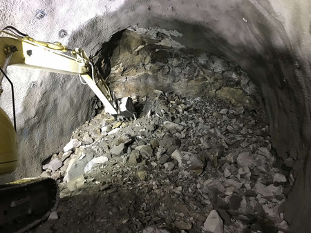 崩落事故が発生したリニア中央新幹線瀬戸トンネルの現場=27日、岐阜県中津川市(JR東海提供)