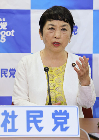 参院選から一夜明け、記者会見する社民党の福島瑞穂党首=21日午前、東京都中央区