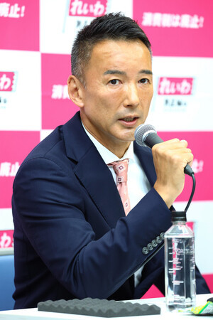 参院選を受け、記者会見するれいわ新選組の山本太郎代表=21日午後、国会内