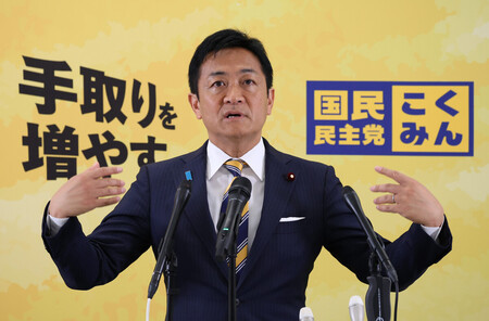 記者会見する国民民主党の玉木雄一郎代表=22日午前、国会内