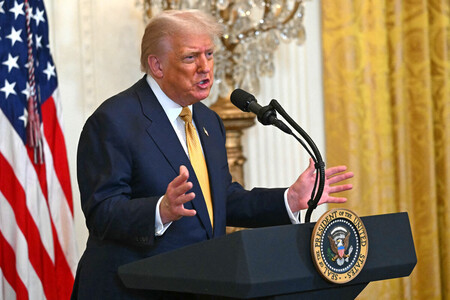 ホワイトハウスで発言するトランプ米大統領=22日、ワシントン(AFP時事)