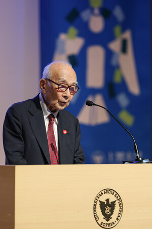 講演する日本被団協の田中熙巳代表委員=27日午後、東京都千代田区