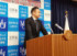 記者会見する鈴木馨祐法相＝２９日、法務省