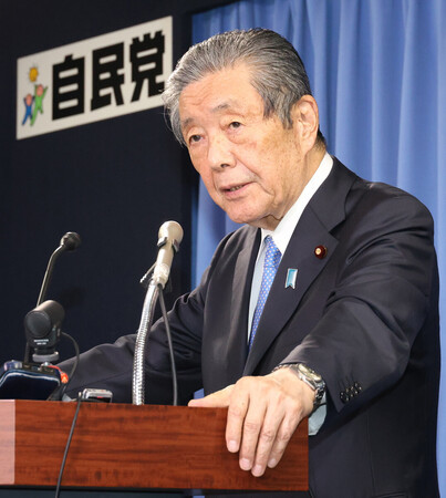 両院議員総会後、記者会見する自民党の森山裕幹事長=2日午後、東京・永田町の同党本部