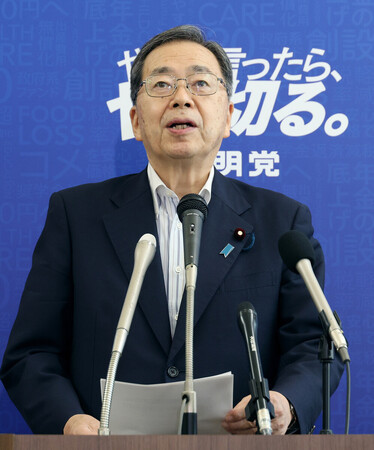 記者会見する公明党の斉藤鉄夫代表=9月26日、国会内