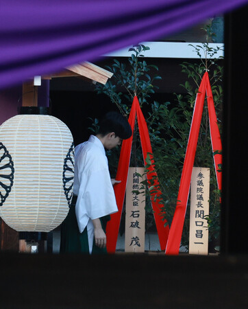 靖国神社の秋季例大祭に合わせて石破茂首相が奉納した真榊=17日午前、東京都千代田区