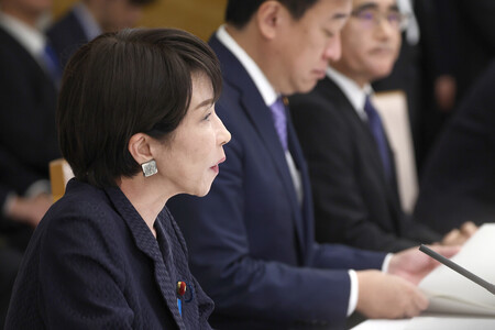 拉致被害者家族と面会し、発言する高市早苗首相=23日午後、首相官邸