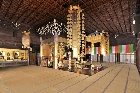 光明寺本堂内部(京都府教育委員会提供)