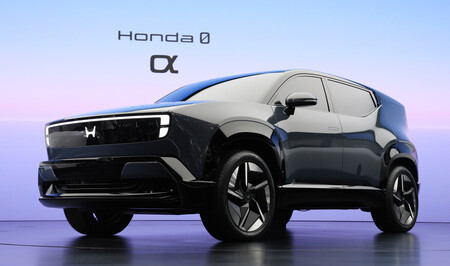 ジャパンモビリティショーに展示されたホンダの「Honda 0 α(ゼロアルファ)」の試作車=29日午前、東京都江東区