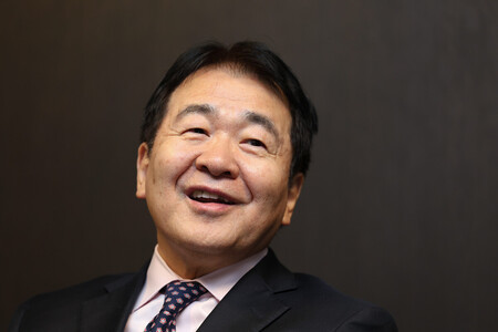 インタビューに答える竹中平蔵慶応大名誉教授=東京都千代田区