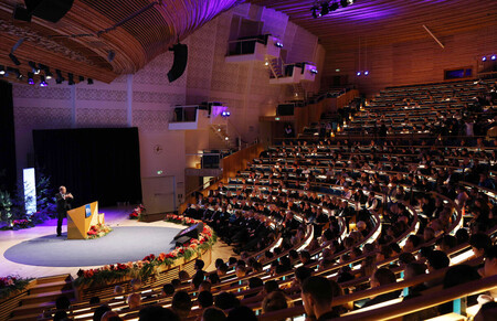 記念講演するノーベル化学賞に選ばれた京都大の北川進特別教授=8日、ストックホルム