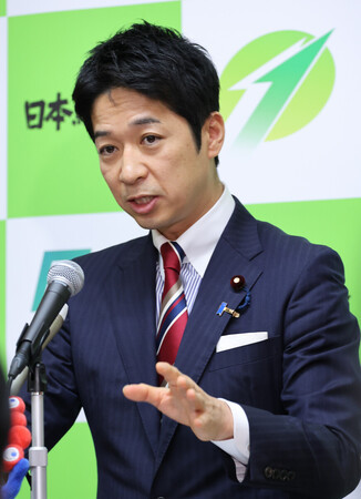 記者会見する日本維新の会の藤田文武共同代表=10日午後、国会内