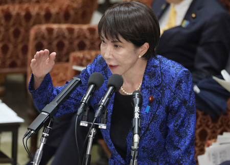 衆院予算委員会で答弁する高市早苗首相=11日午前、国会内