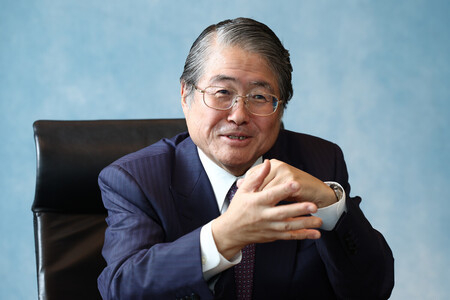 インタビューに答えるフーリハン・ローキーの渡辺章博会長=11月12日、東京都千代田区