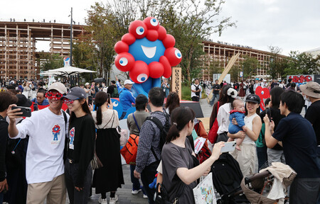 ÊÄËë¤ò¹µ¤¨¡¢Â¿¤¯¤ÎÍè¾ì¼Ô¤Çº®»¨¤¹¤ëÂçºå¡¦´ØÀ¾ËüÇî¤Î²ñ¾ì¡£µðÂç¤Ê¡Ö¥ß¥ã¥¯¥ß¥ã¥¯Áü¡×¤Î¼þÊդǵǰ»£±Æ¤¹¤ë¿Í¤¿¤Á¡á£±£°·î£±£²Æü¡¢Âçºå»Ôº¡²Ö¶è