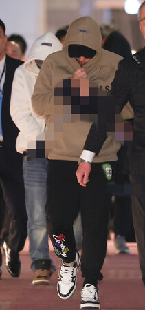 ����ܥ�������������졢���ᤵ�줿�Ƶ��Ԥ�ᣱ�����롢��������Ķ�ʰ����������������Ƥ���ޤ���