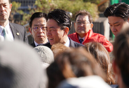 ½°±¡Áª¤Î³¹Æ¬±éÀâ²ñ¤Ç¾Ð´é¤ò¸«¤»¤ë¼«Ì±Åޤξ®Àô¿Ê¼¡ÏºËɱÒÁê¡ÊÃæ±û¡Ë¡á£³Æü¸á¸å¡¢²£ÉͻԹÁË̶è