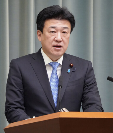 記者会見する木原稔官房長官=19日午前、首相官邸