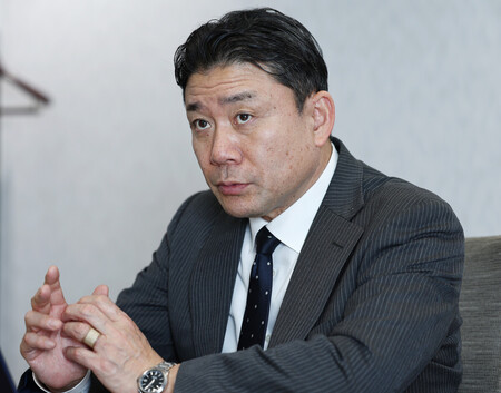 インタビューに応じる電機連合の神保政史会長=2月25日、東京都千代田区