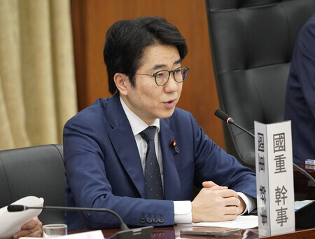 衆院憲法審査会で発言する中道改革連合の国重徹氏=16日午前、国会内